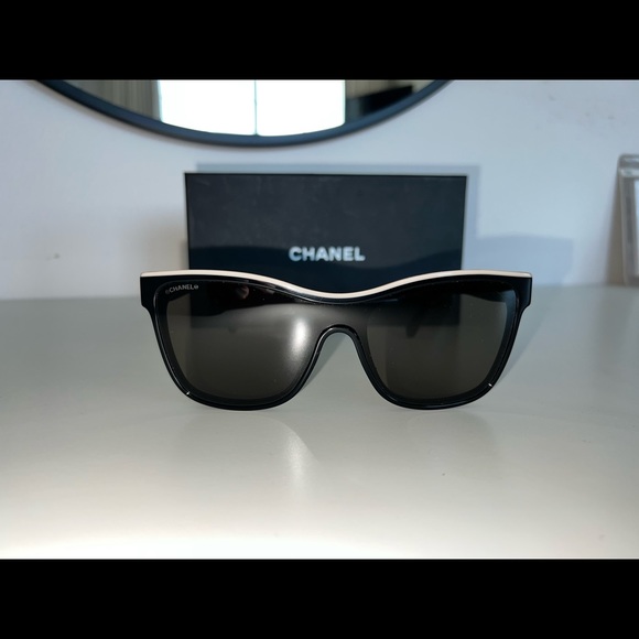 Chanel sunglasses - Picture 2 of 8